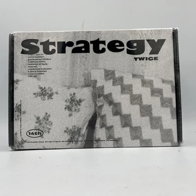 STRATEGY: TWICE •14th Mini Album Photobook STEP 3 Version + P.O.B Photocard Set Foto 1 de 4