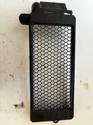 Tela de grade de radiador 00 Honda VT750 Shadow ACE  - Imagem 1 de 3