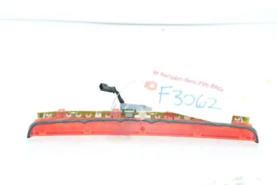 Tercera luz de freno trasera 98-02 MERCEDES-BENZ E55 AMG F3062 Foto 1 de 4