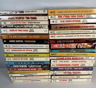 Huge Lot of 36 Andre Norton Paperback Books Science Fiction Fantasy 50's to 80's Foto 1 de 4