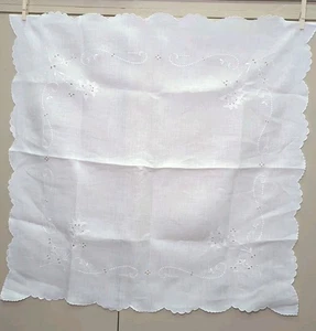 Mantel de lino Bridge vintage marfil corte borde festoneado LNC 32" cuadrado - Imagen 1 de 5
