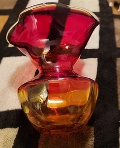 VTG Blenko ? Amberina Red Orange Hand Blown Vase Ruffled Top 5.6" Tall - Picture 1 of 7