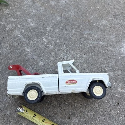 Vintage 1960’s White TONKA Jeep Pressed Steel Wrecker Tow Truck 9” Long For Rest - Image 1 of 4