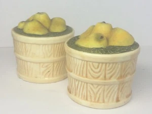 Salt & Pepper Shaker Vintage Green Apples In Baskets S&P 1983 Cork Home Kitchen - Picture 1 of 9
