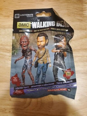 2015 New Sealed Loot Crate The Walking Dead Blind Pack McFarlane Toys Figure AMC - Imagem 1 de 4