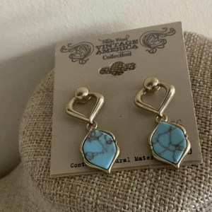 Pierced Nine West Vintage America faux turquoise matte gold dangle earrings - Picture 1 of 4
