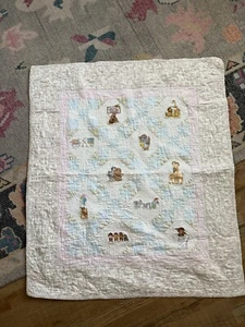 Edredón cuna vintage hecho a mano con apliques de animales y bordado - Imagen 1 de 7