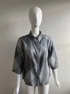 DKNY Jeans Women 3/4 Sleeve button shirt Geometric Print Gray Size S NWT - Bild 1 von 9