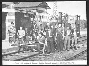 1980  --  GARE DE BANNALEC AOUT 1944 . DRAISINE ALLEMANDE DETRUITE PAR FFI 3V771 - Foto 1 di 1