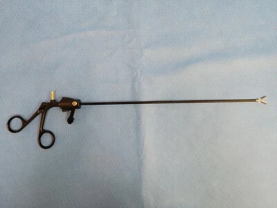 Surgical Laparoscopic 5mm x 33cm Serrated Grasping Forcep - Image 1 of 4