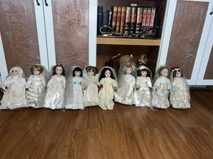 (Lotto di 10) Bambole da sposa in porcellana Danbury Brides Of America come nuove con supporti COA - Foto 1 di 21