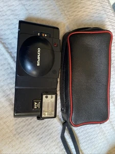 Compact Camera Olympus A11, 35mm Wet Film + Flash CC179 Con Custodia - Foto 1 di 4