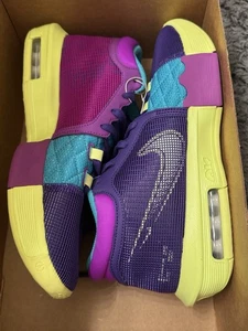 CAMPIONE - 1 di 24 - Taglia 9 Uomo - Nike LeBron Low "Berry Lemonade" -NESSUNA SUL MERCATO - Foto 1 di 14
