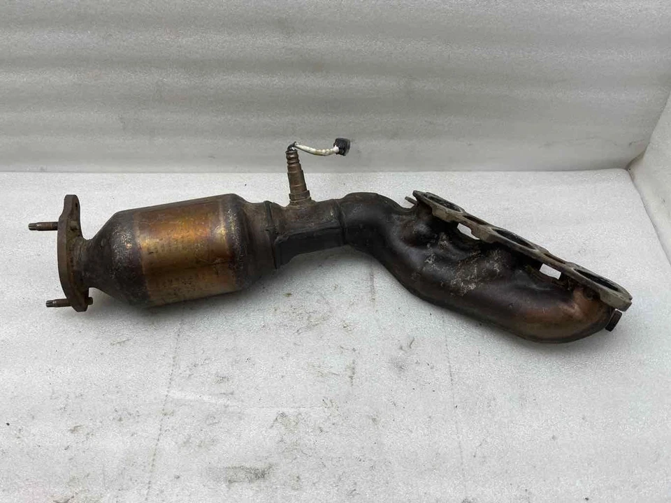 Coletor de escape 2012-2015 TOYOTA TACOMA - LH 4.0L (motor 6 cilindros 1grfe) OEM - Imagem 1 de 4