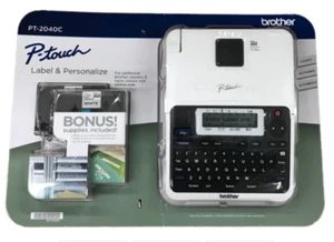 Brother P-Touch 2040C Etikettenmacher mit zwei Bonus laminierten TZe Bändern NEU - Bild 1 von 7