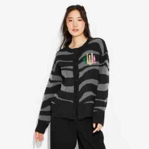 Wicked Graphic Cardigan - Paul Tazewell - Target schwarz/grau Zebrastreifen - SMALL - Bild 1 von 8