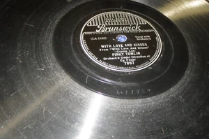 78RPM Brunswick Pinky Tomlin - Sittin' on Edge My Chair /With Love + Kisses, VG- - Picture 1 of 7