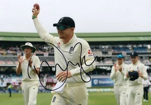 Cricket - Dom Bess - Hand Signed A4 Photograph - England - COA - Picture 1 of 1