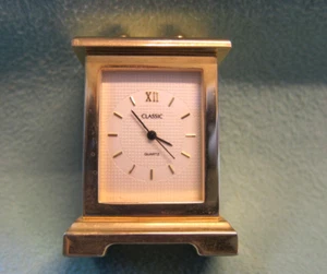 Classic Miniatur Tischuhr Kaminuhr Quartz goldfarben H 4,5 cm Puppenstube 31196 - Bild 1 von 8