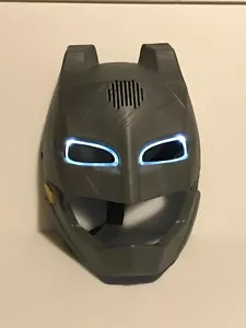 Mattel 2015 Light Up Talking Batman vs. Superman Voice Changing Mask ~ Halloween - Picture 1 of 11