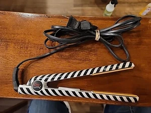 Chi Air CA1115 Ceramic 1" Flat Iron Straightener White And Black - Picture 1 of 4