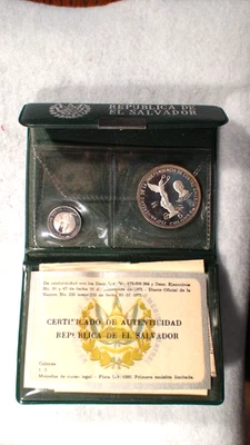 1971 EL SALVADOR 900 SILVER  1 & 5 COLONES PROOF COINS DISPLAY SHEATH AND COA! - Image 1 of 4
