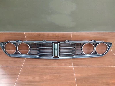 Rejilla delantera con emblema para Toyota Corona Markii Mark2 mk2 RX12 RX22 RX20 OEM Foto 1 de 4