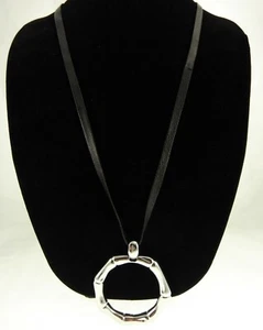 Collar colgante largo de bambú 36-40" Chico's cinta de cuero cable negro plateado - Imagen 1 de 3