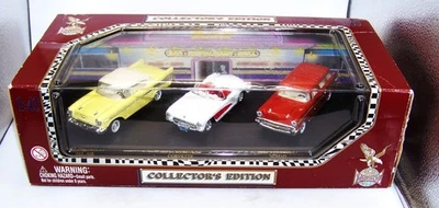 CONJUNTO DE 3 CARROS 1:43 YAT MING ROAD LEGENDS 1957 CHEVROLET CORVETTE NOMAD AND BEL AIR - Imagem 1 de 4