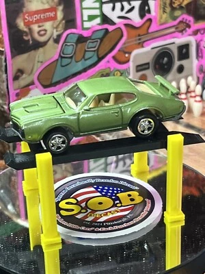 Johnny Lightning 1969 Oldsmobile 442 1:64 verde fundido usado EX estado - Imagem 1 de 4
