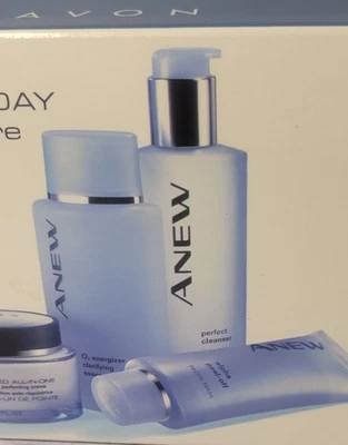 NEW Anew Day To Day Skin Care Kit Avon New Old Stock FREE SHIPPING  - Image 1 of 4