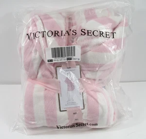 -NUEVO CON ETIQUETAS Bata Corta de Felpa Victoria's Secret Rayas Rosa Talla M/L - Imagen 1 de 5