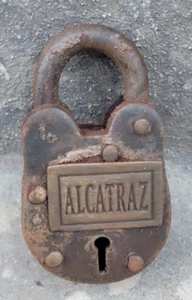 Reproduction Alcatraz Prison Working Cast Iron Lock With 2 Keys Western Padlock - Picture 1 of 6