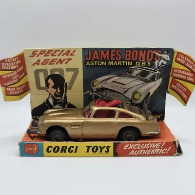 CORGI TOYS JAMES BOND ASTON MARTIN DB5 N.261 + BOX MINT - Immagine 1 di 4