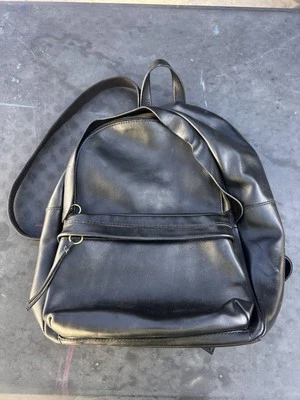 Mochila para mujer MADEWELL True Black The Lorimer precio de venta sugerido por el fabricante $228 Foto 1 de 3