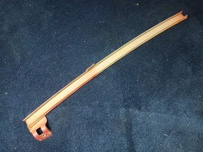 Camioneta Toyota 89-95 puerta izquierda ventana de vidrio guía de canal sin ventilación Foto 1 de 4