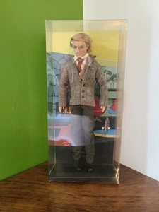 Muñeca de recuerdo Kenvention Space Age Batchelor Pad 2012 edición limitada 150 Ken en caja original - Imagen 1 de 14