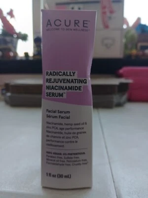 Suero de niacinamida radicalmente rejuvenecedor Acure con aloe 100 % vegano 1 fl oz Foto 1 de 4