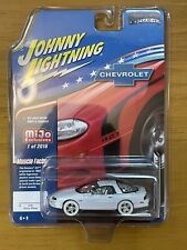 Johnny Lightning 2002 Chevrolet Camaro Zl1 Arctic White Mijo