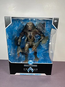 McFarlane Toys DC Multiverse Aquaman SUNKEN CITADEL PIRATE Figura Megafig - Foto 1 di 7