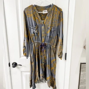 Vestido Blusa Holding Horses Gris y Mostaza Estampado Floral Alto Bajo Talla Mediana - Imagen 1 de 6