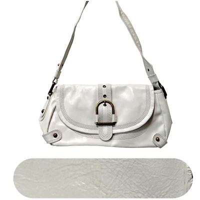 Bolso de mano Y2K Perlina Baguette para mujer de cuero blanco con solapa sobre cierre magnético Soho Foto 1 de 4