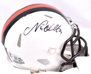 Nick Chubb Signed Cleveland Browns Alternate Speed Mini Helmet-Beckett W Holo - Picture 1 of 11