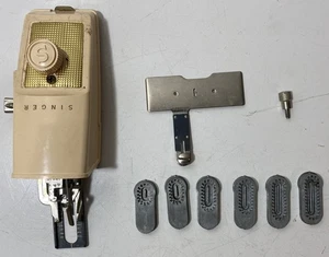 Vintage Singer Buttonholer mit 6 geraden Schablonen und Futterabdeckplatte 1960 - Bild 1 von 7
