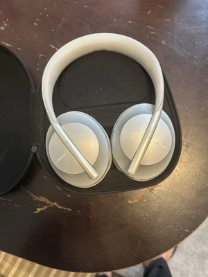 Bose NC 700 Noise Cancelling Bluetooth Kopfhörer Schwarz - Bild 1 von 3