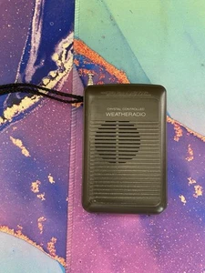Receptor de mano de bolsillo realista controlado por cristal WeatheRadio 12-242 funciona - Imagen 1 de 5