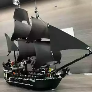 Barco de guerra de la venganza de los Piratas del Caribe construcción de velero Black Pearl sin usar, en caja - Imagen 1 de 24