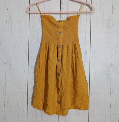 Camiseta sin mangas para mujer Ambiance talla pequeña amarillo mostaza con botones ajustados Foto 1 de 4