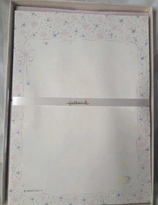 Vintage Hallmark Stationary Set In Box Paper And Envelopes -Floral - Picture 1 of 9