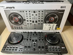 ✅ NUMARK NS4 FX MIDI DJ CONTROLLER USB PROFESSIONALE 4 DECK - EFFETTI - SERATO ✅ - Foto 1 di 6